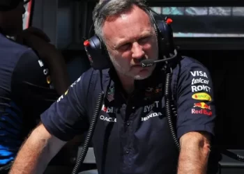 F1: Horner espera que McLaren “seja competitiva em todos circuitos”