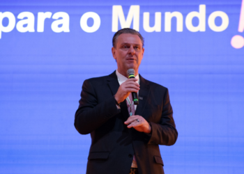 No CNMA, ministro da Agricultura critica ataques ao agro e defende sustentabilidade como diferencial do Brasil.