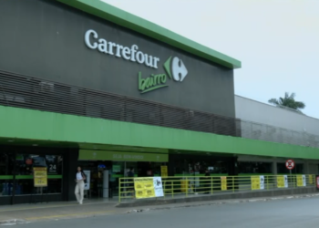 Pressão faz Carrefour pedir desculpas ao Brasil, mas a pendenga não está resolvida.