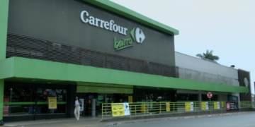 Pressão faz Carrefour pedir desculpas ao Brasil, mas a pendenga não está resolvida.