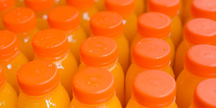 Tarifaço pode gerar impacto bilionário à cadeia brasileira de suco de laranja