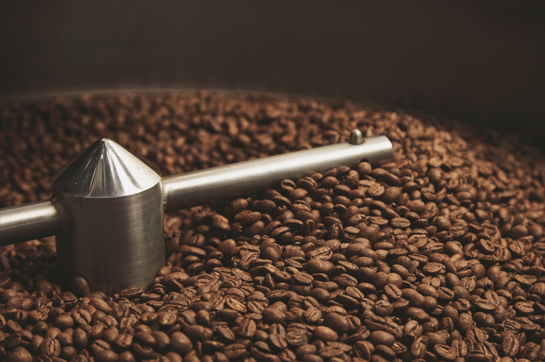 Exportação de café do Brasil recua em volume, mas receita dispara em março, revela Cecafé