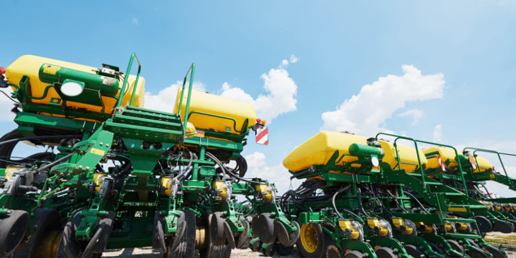 Investimentos em máquinas e equipamentos recuam 10,7% em agosto